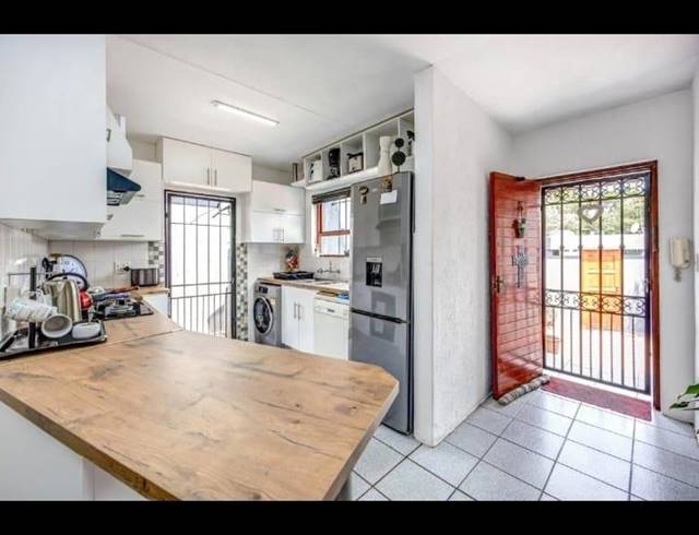 3 BEDROOM HOUSE FOR SALE IN SUNNINGHILL